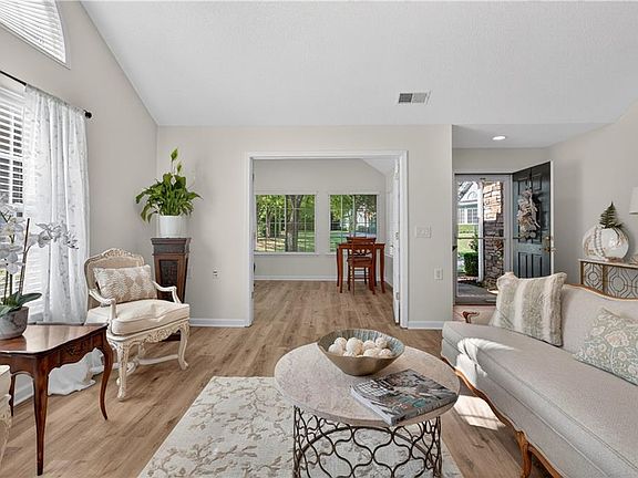 5th image of 303 Village Ln