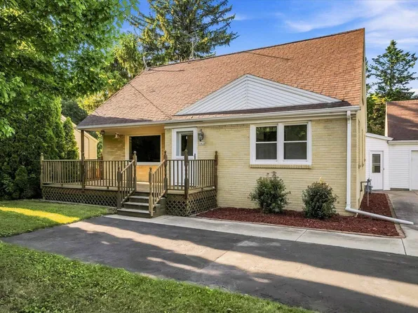 1416 W Washington AVENUE, Cleveland, WI 53015