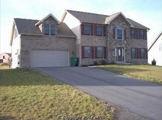 1345 Hunters Chase, Chambersburg, PA 17202