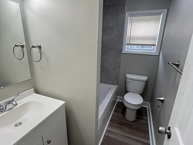 504 Robinson St — Photo 12