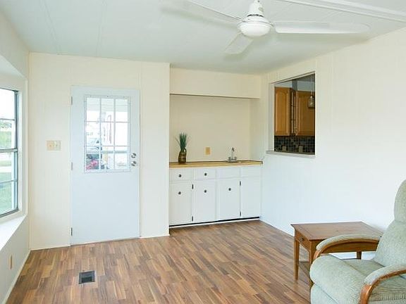 5th image of 366 Egret Cir