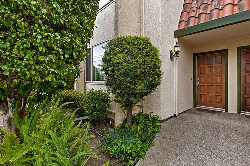 130 W Alamar Ave #3 Photo 1