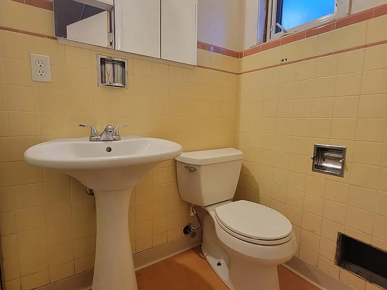1051 S Perry St — Photo 11