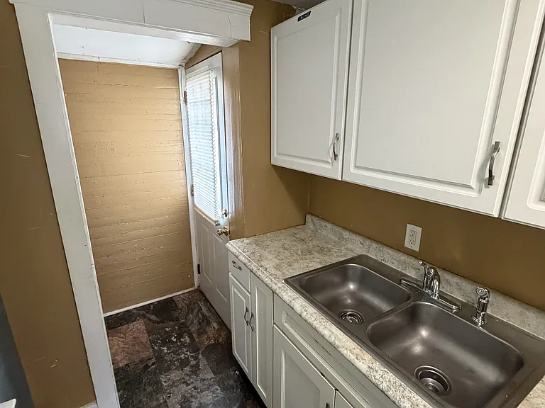 714 W Canedy St #2 — Photo 2