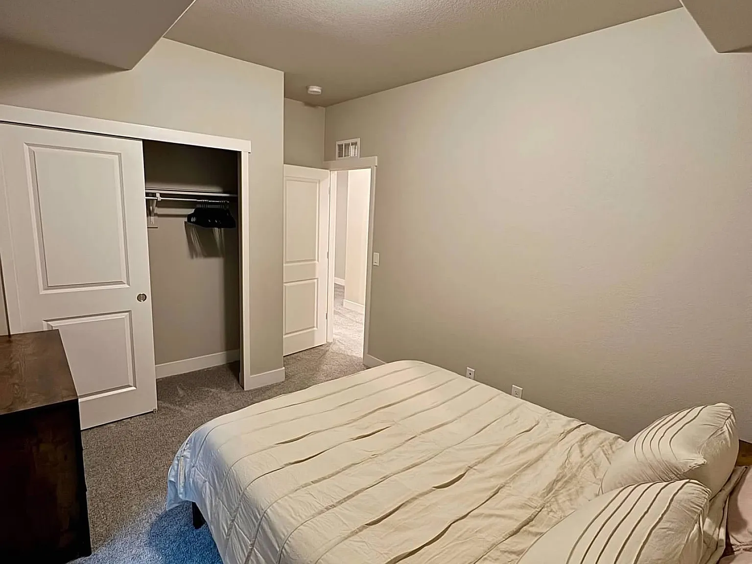 1 bed, 2590 sqft, $1,400 — Photo 3