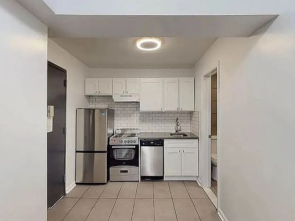 4th image of 233 E 34th St #4L
