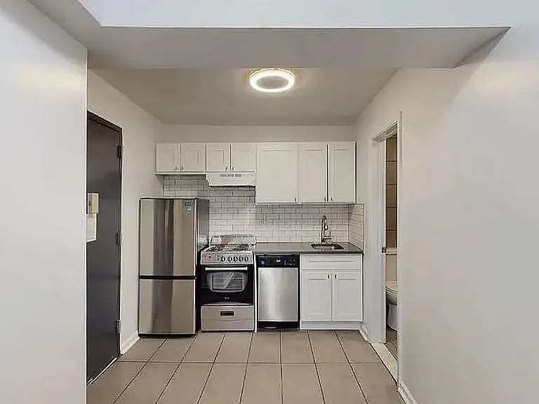 233 E 34th St #4L — Photo 4