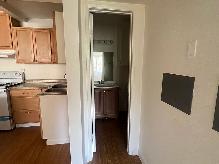 Lennox Lanai Apartments — Photo 19