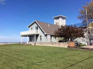 8675 Sand Beach Rd, Oak Harbor, OH 43449