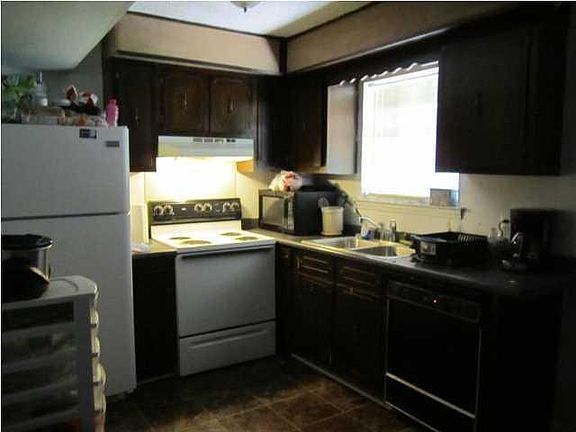 4th image of 243 Edwina Ct