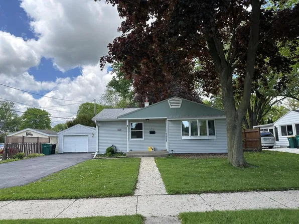 W65N433 Westlawn AVENUE, Cedarburg, WI 53012