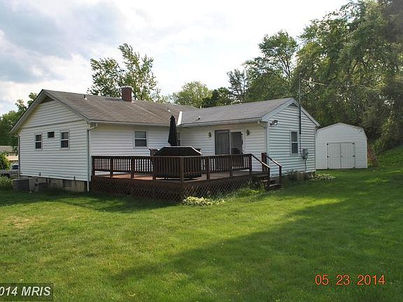 3rd image of 404 Suburbian Ct