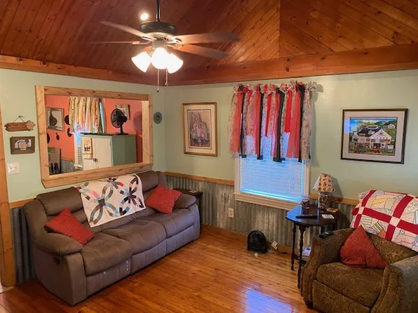 3261 Old Greenbrier Pike, Springfield, TN 37172