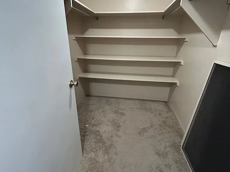 Executive Apartments — Photo 17