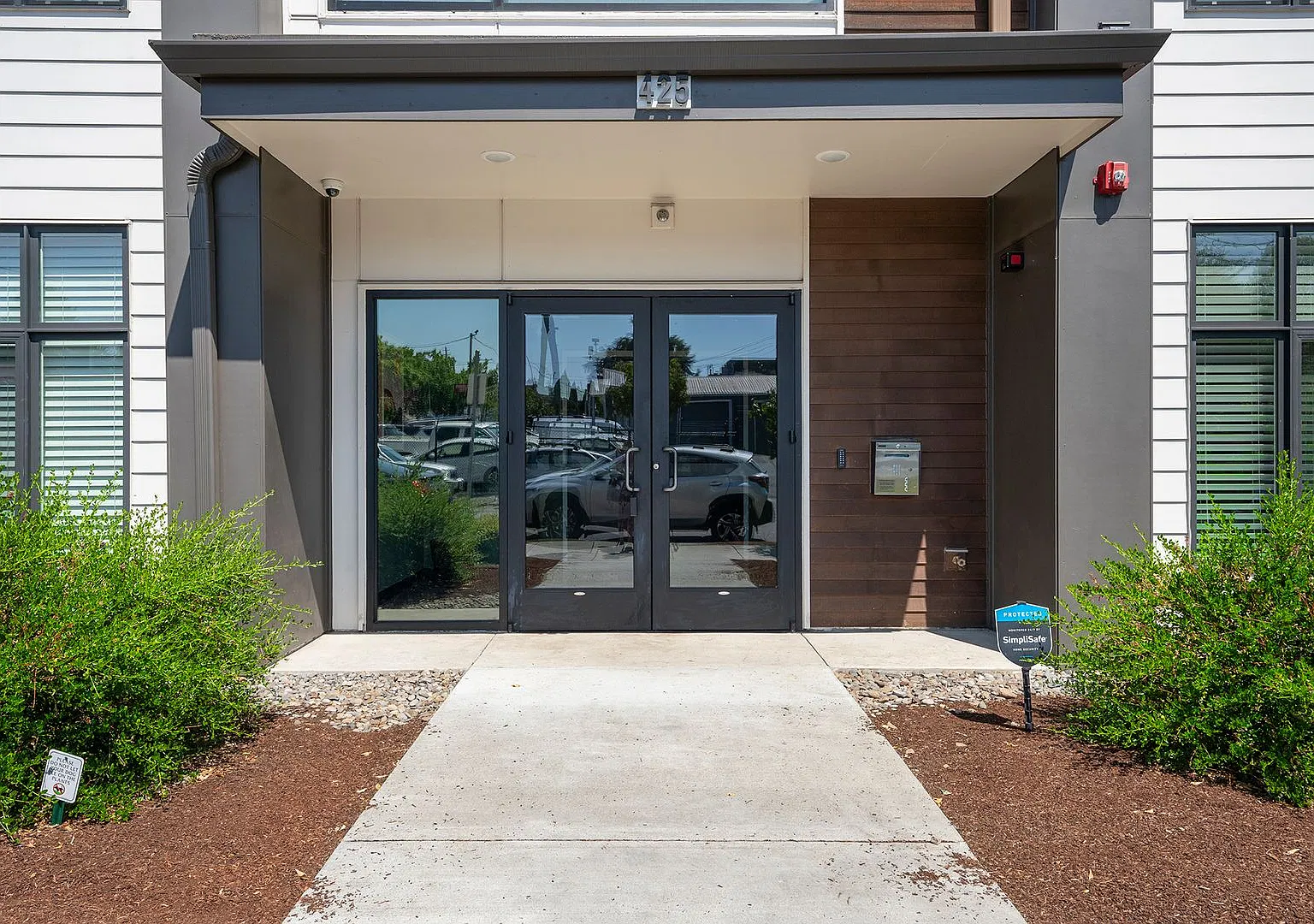 2br/2ba Condo In Ne Portland- Woodlawn! — Photo 2