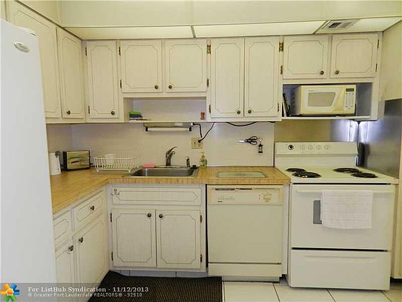 5th image of 2900 N Palm Aire Dr APT 210