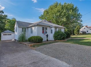 17 Wayne Ave, Jeannette, PA 15644