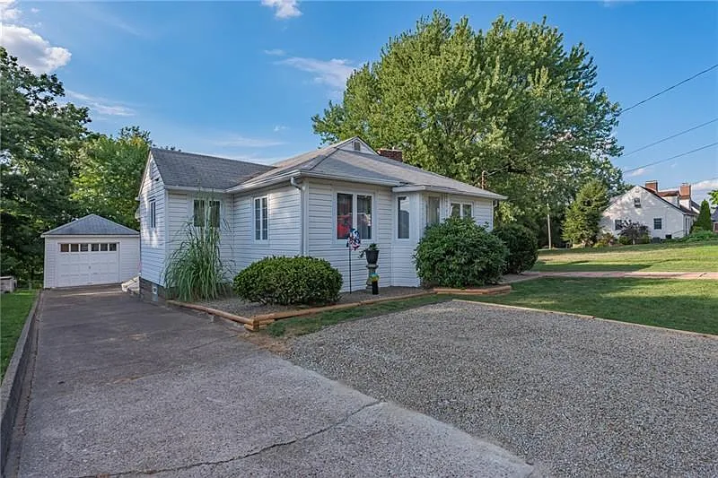 17 Wayne Ave photo 1