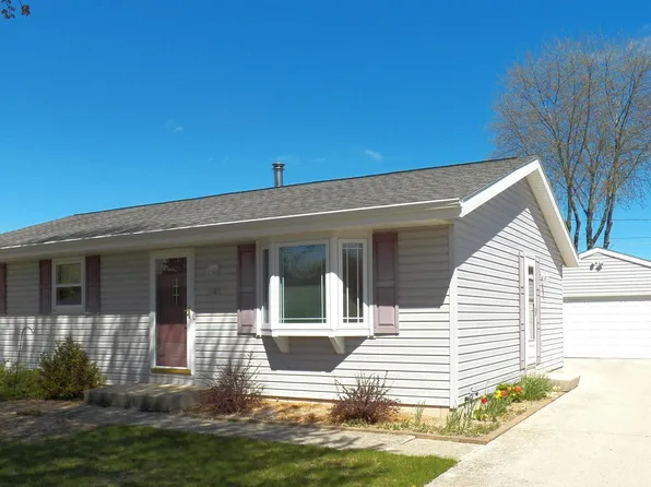 941 S 41st St, Manitowoc, WI 54220