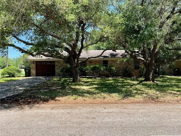 515 Davis St, Edna, TX 77957