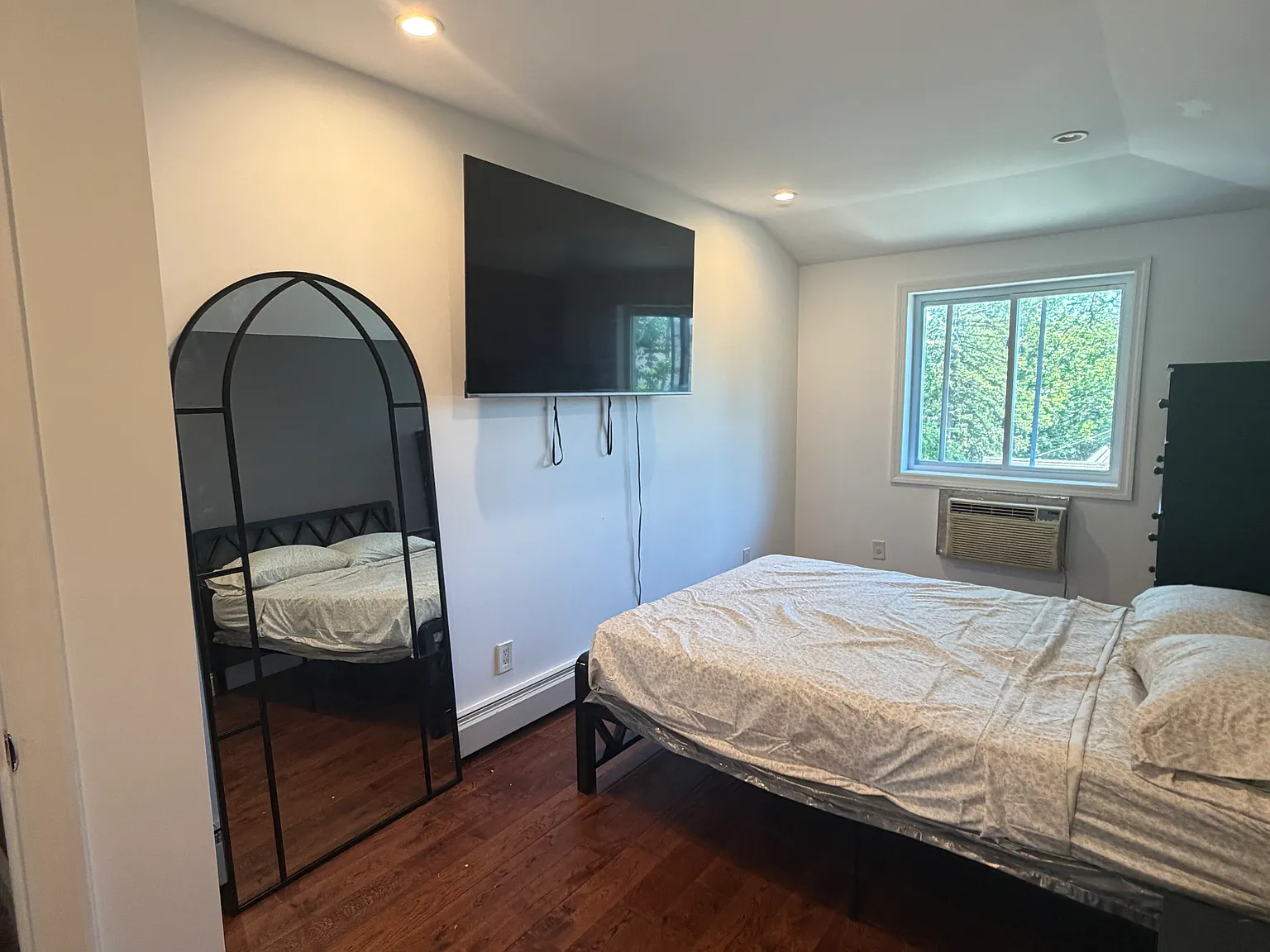 1 bed, 1200 sqft, $1,300 — Photo 3