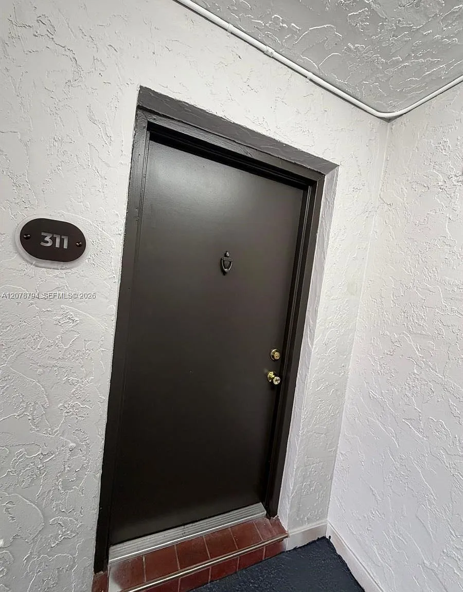 Doral Gardens Ii Condo — Photo 4