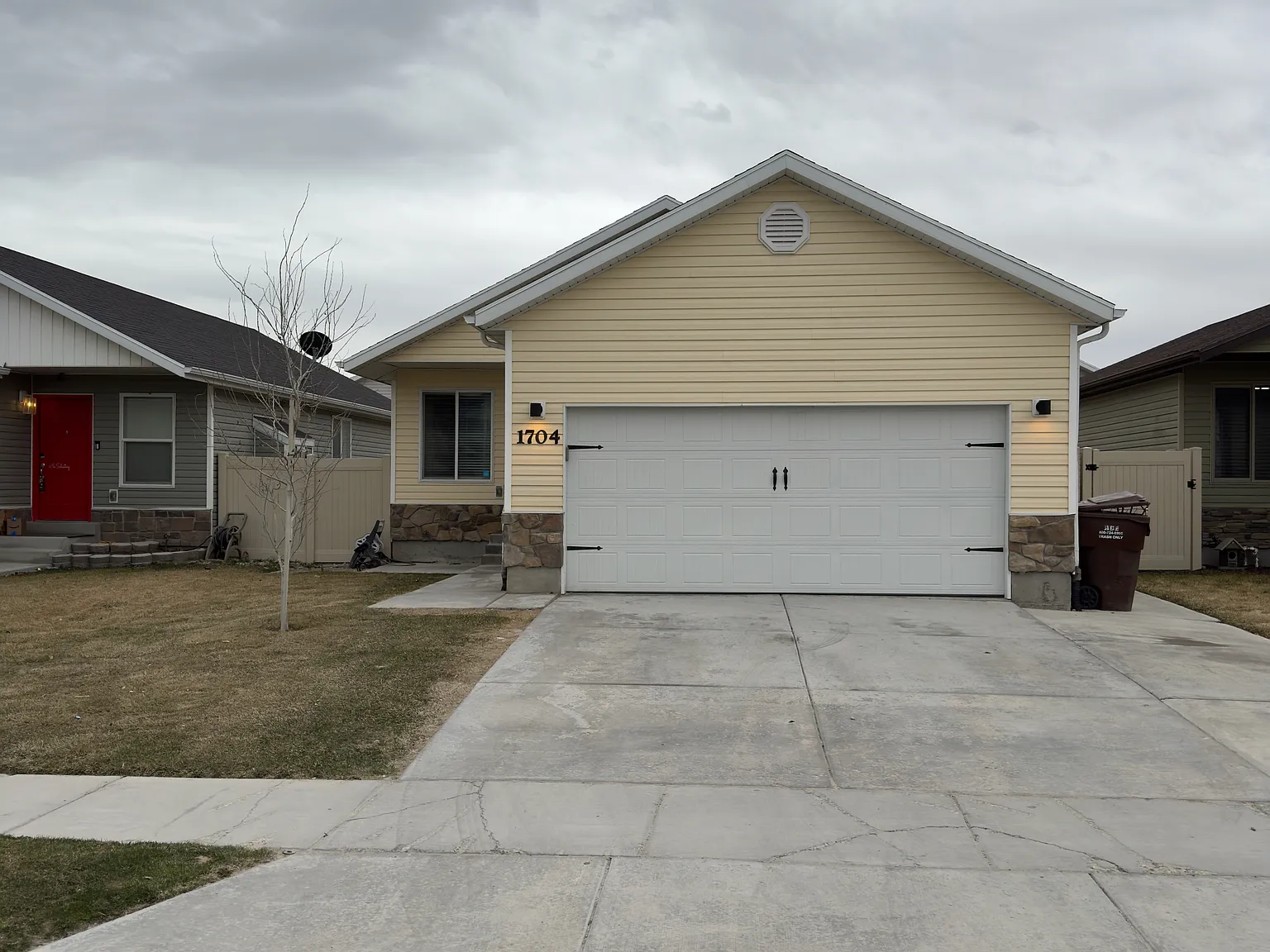 1704 E Tumwater Ln — Photo 2