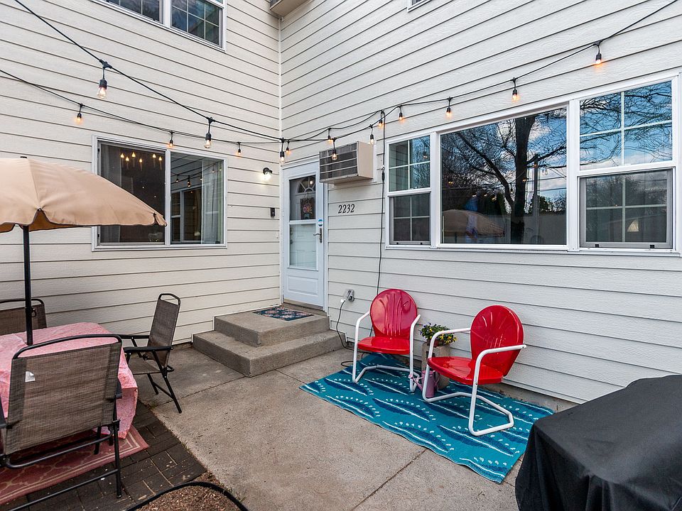 Private fenced patio