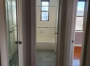 30-95 30th St #3F, Astoria, NY 11102