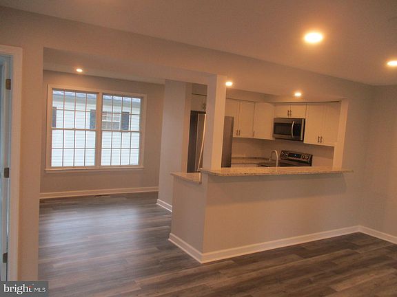 4th image of 114 La Grange Ave #A