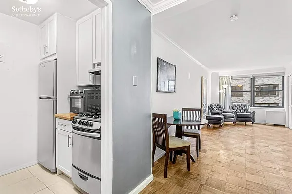 Sold by Sotheby's International Realty | media 22