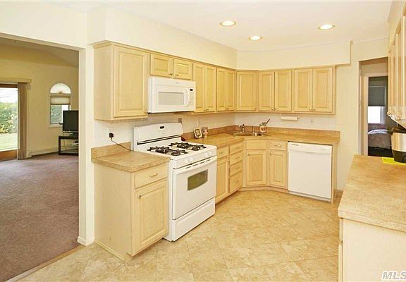 5th image of 900 Winthrop Dr