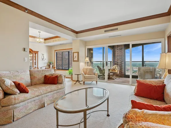 1201 Yale Pl APT 2004, Minneapolis, MN 55403