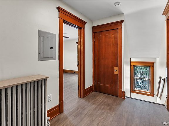 5th image of 121 W Humboldt Pkwy