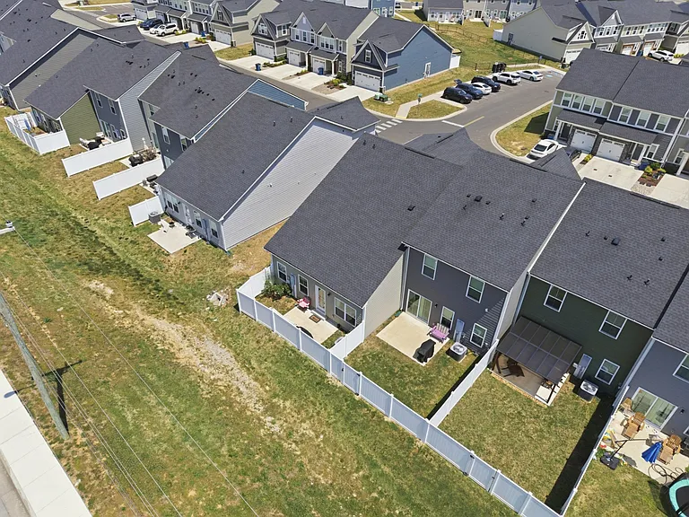 380 Camargue Ct — Photo 18