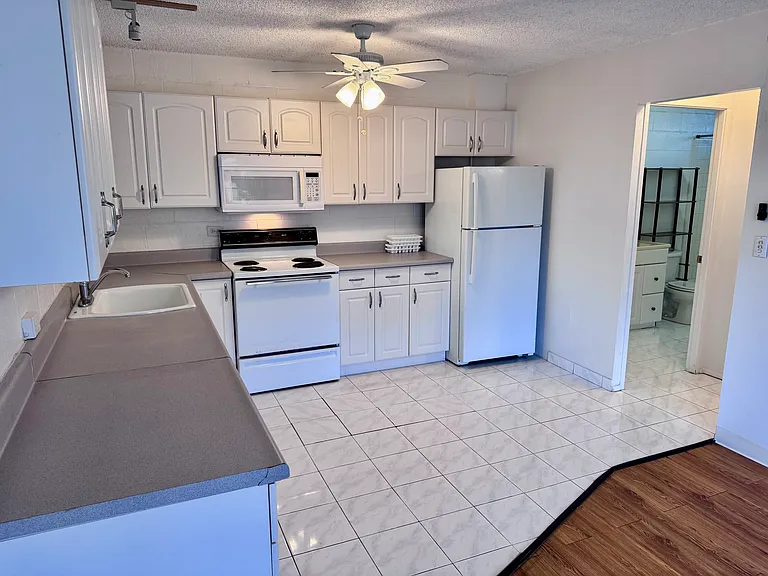 1479 Thurston Ave #305 — Photo 3