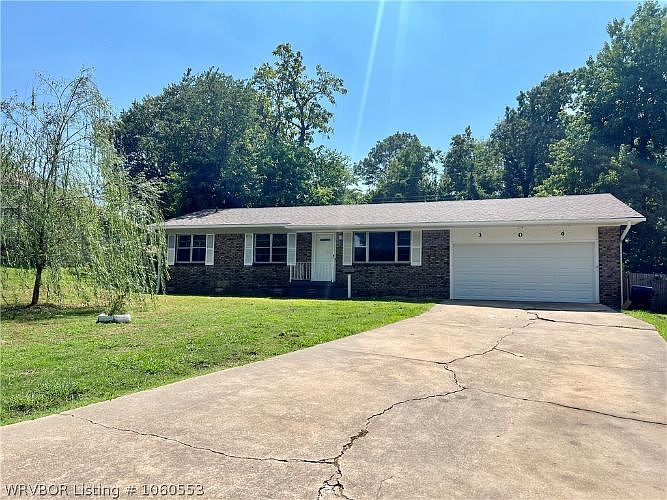 1st image of 304 Meyer Dr