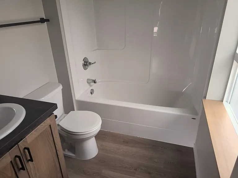 110 SE Handley St — Photo 18