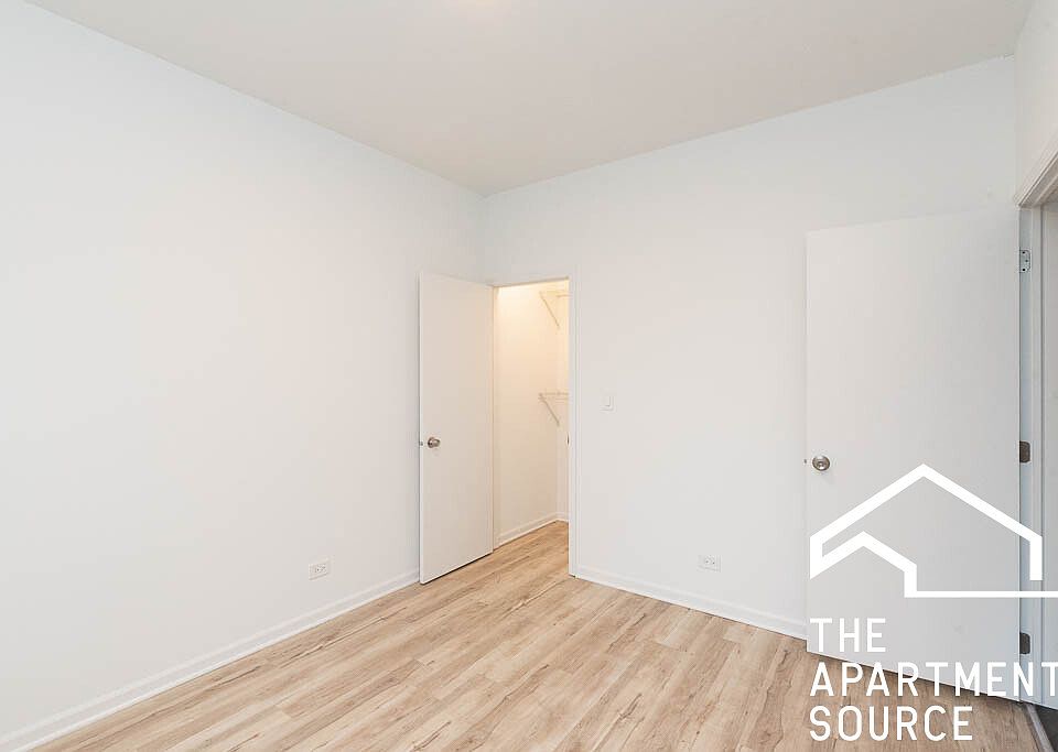 1st image of 5043 N Winthrop Ave #213