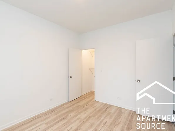 5043 N Winthrop Ave #213, Chicago, IL 60640