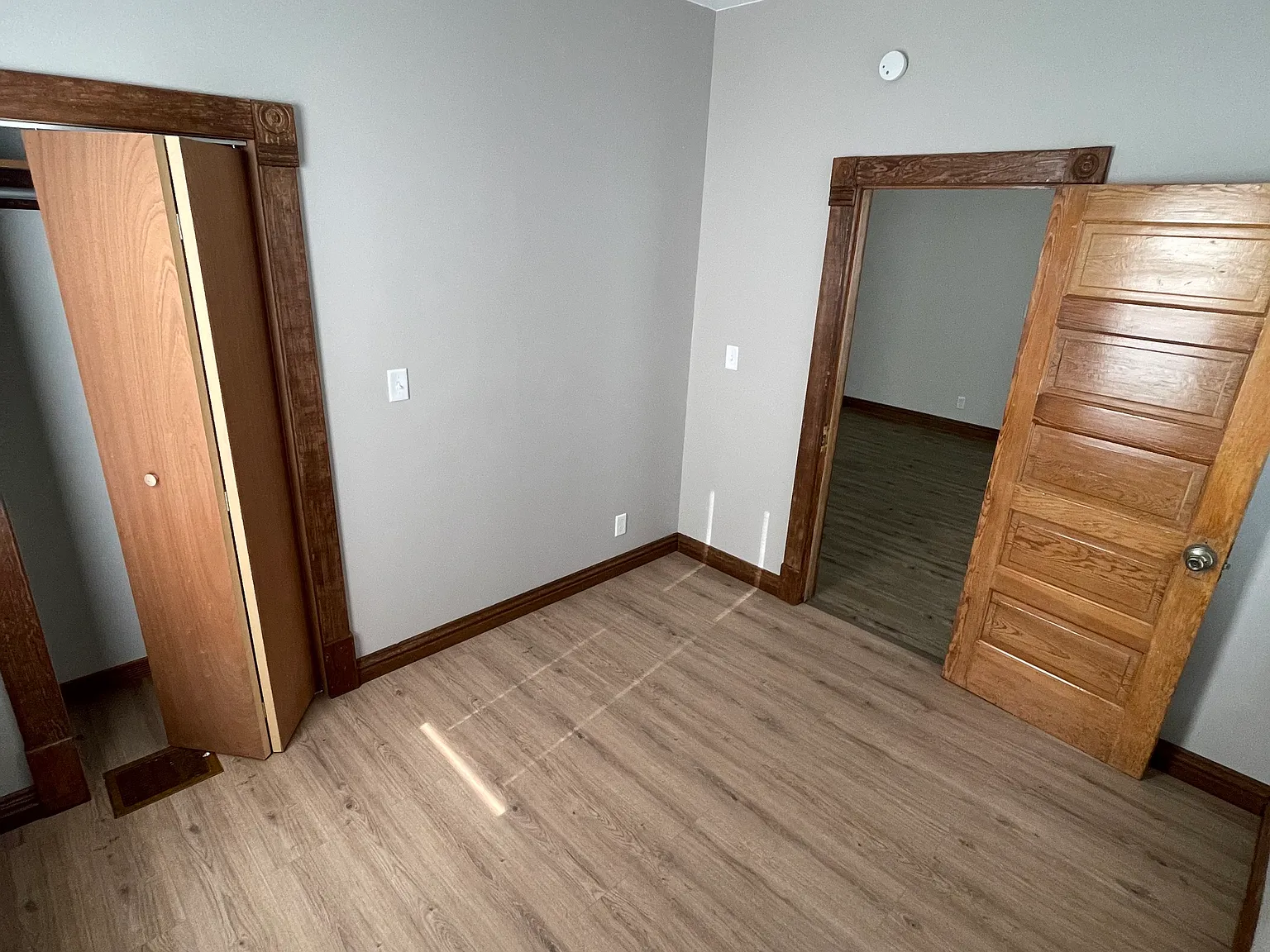 3 bed, 1000 sqft, $1,300 — Photo 4