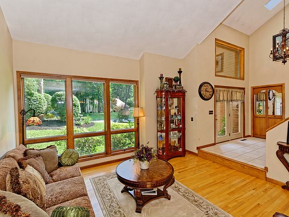 2nd image of 12 Stratford Dr