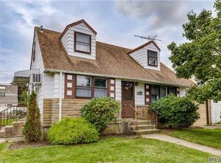 35 Woodcrest Rd, Hicksville, NY 11801