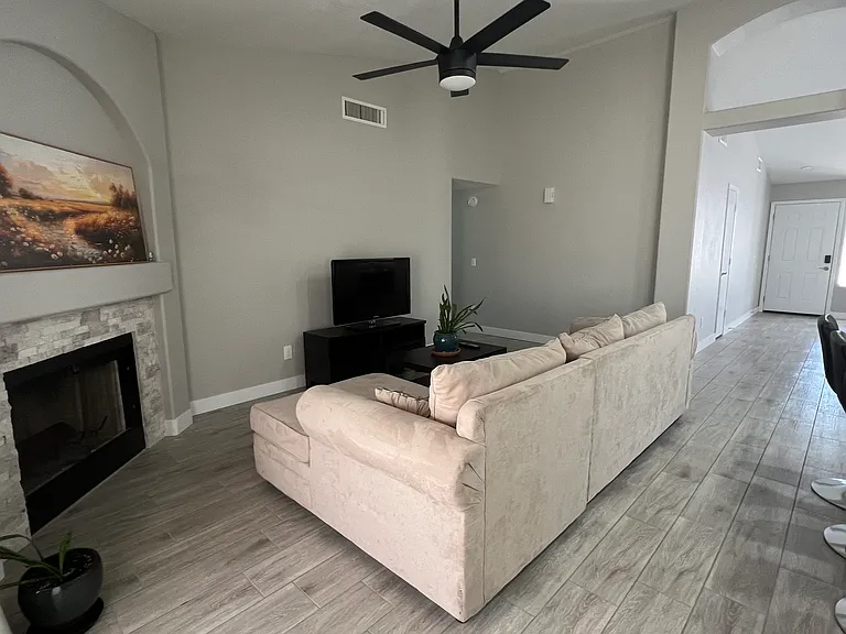 1408 E Carson Rd — Photo 5