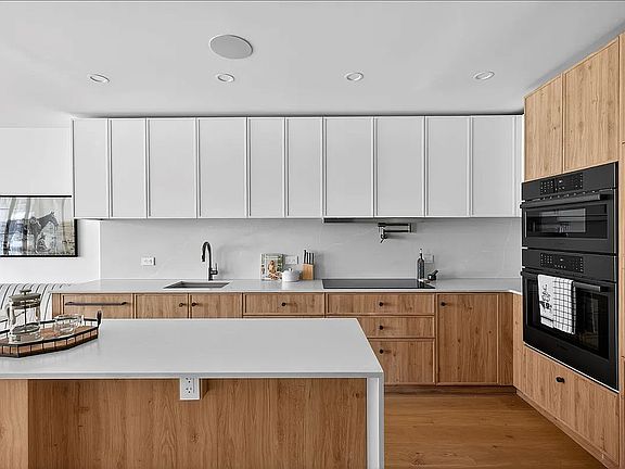 2nd image of 1110 Manhattan Ave #2