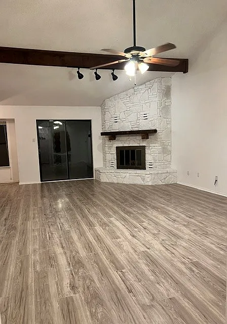 3 bed, 2.0 bath, 1511 sqft, $2,200 — Photo 3