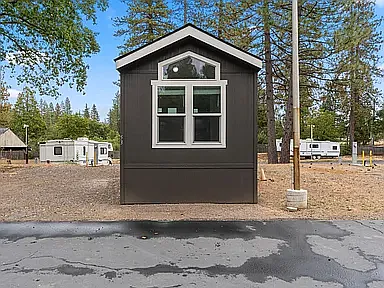 2 bed, 390 sqft, $1,095 — Photo 3
