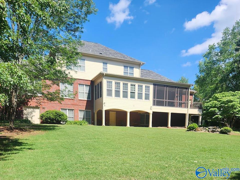 2nd image of 2802 Trevor Dr SE