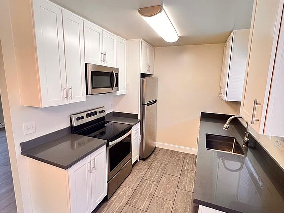 3rd image of 440 Studio Cir APT 4
