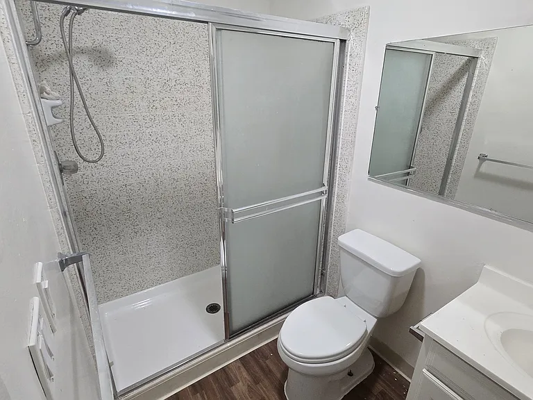 510 S Mariposa Ave #205 — Photo 17